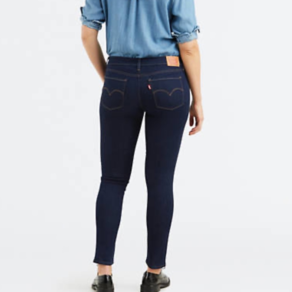 🍒SOLD! Levi dark wash  with frayed hem!